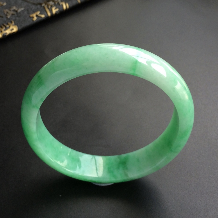 (超值推荐)糯冰种飘翠手镯(57.1mm)