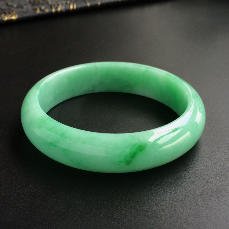 (超值推荐)糯冰种飘翠手镯(57mm)
