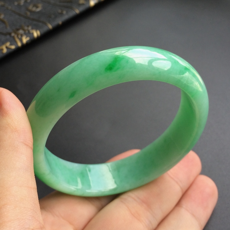 (超值推荐)糯冰种飘翠手镯(57mm)