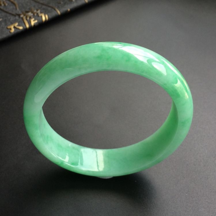 (超值推荐)糯冰种飘翠手镯(57mm)