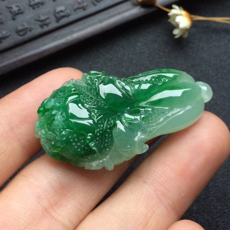 （超值推荐）糯冰种深绿白菜挂件