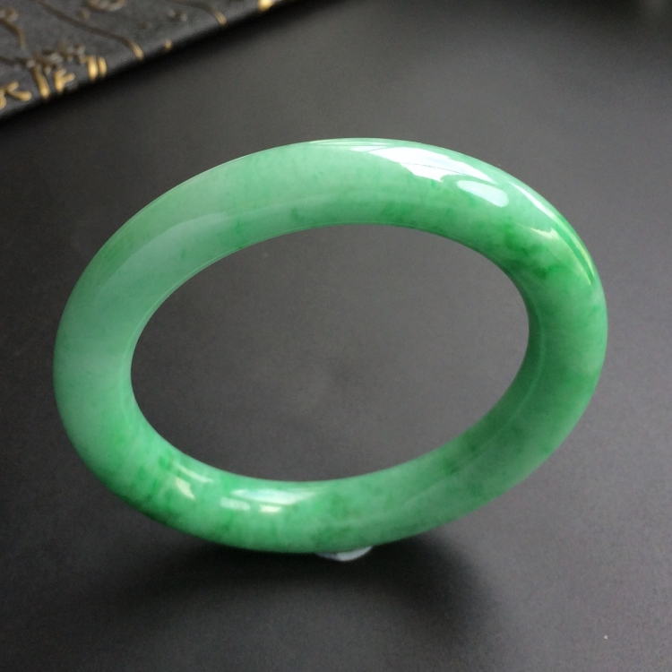 (超值推荐)糯冰种飘翠圆条手镯(57.5mm)
