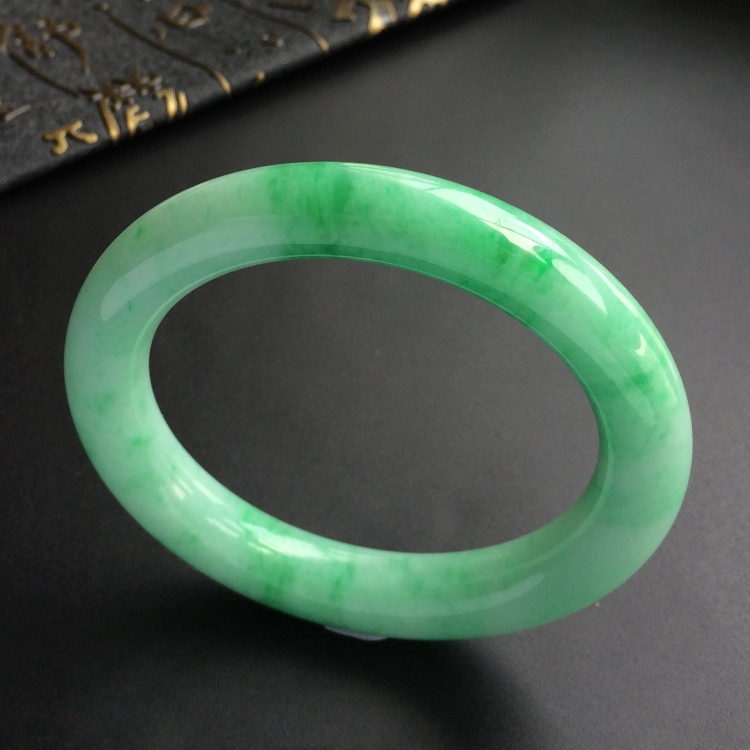 (超值推荐)糯冰种飘翠圆条手镯(57.5mm)