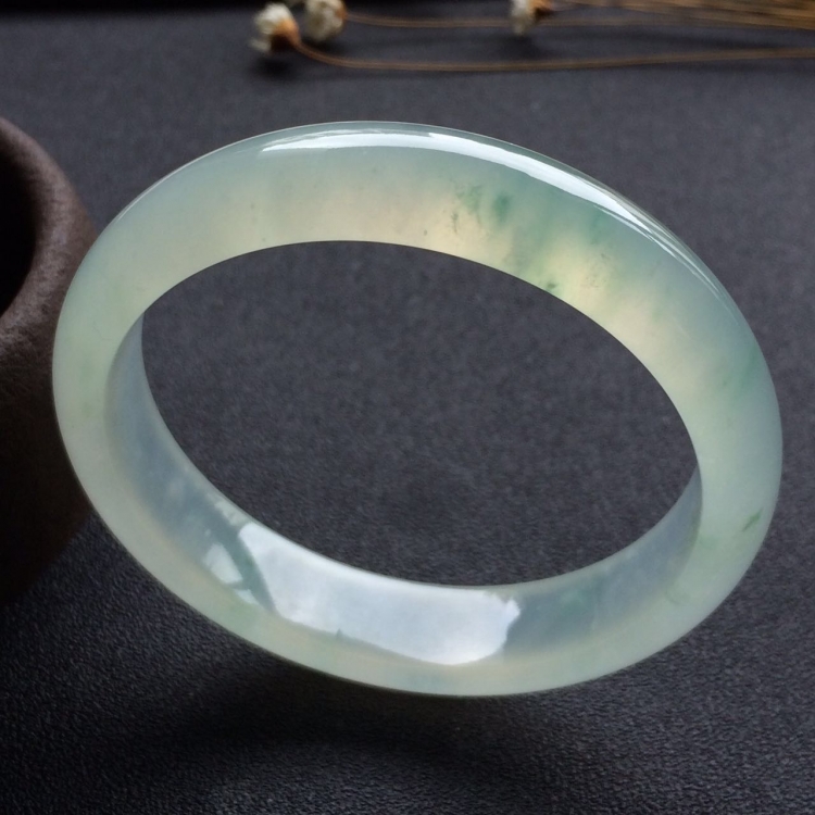 （超值推荐）冰种略飘花手镯（58.5mm）