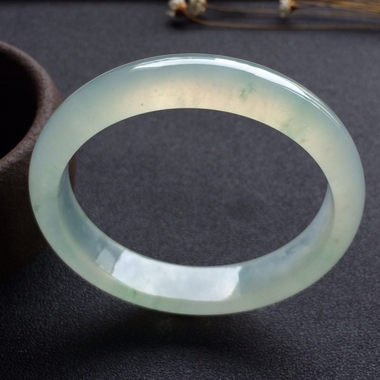 （超值推荐）冰种略飘花手镯（58.5mm）