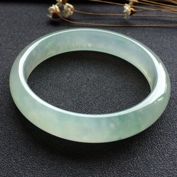 （超值推荐）冰种略飘花手镯（58.5mm）