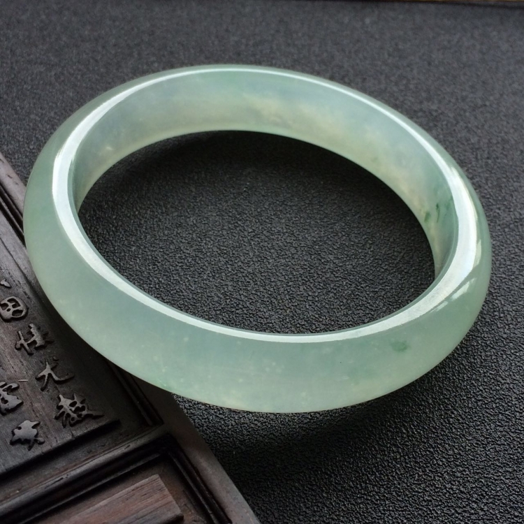 （超值推荐）冰种略飘花手镯（58.5mm）