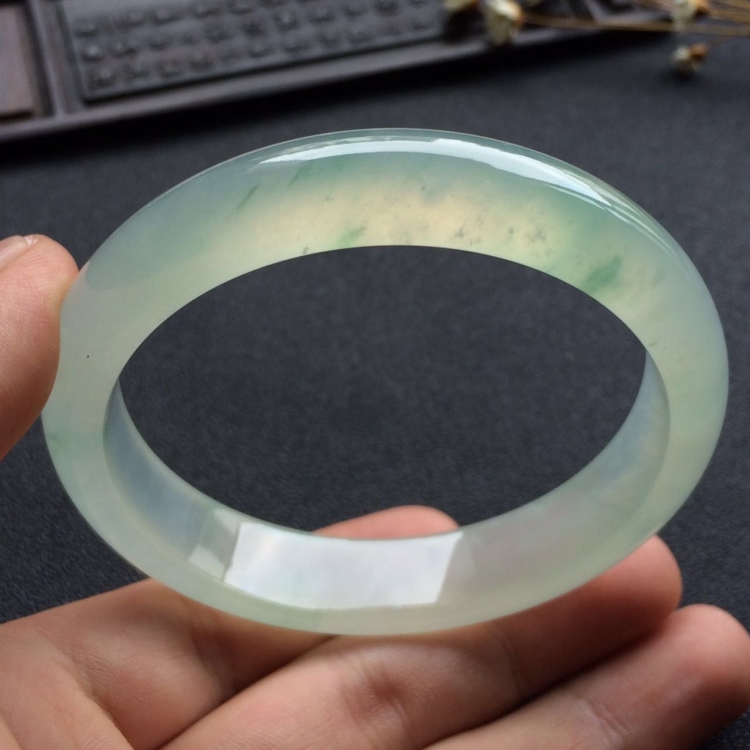 （超值推荐）冰种略飘花手镯（58.5mm）