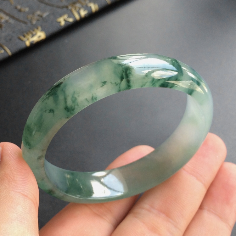 (超值推荐)冰种飘花贵妃镯(54.5mm-47.7mm)