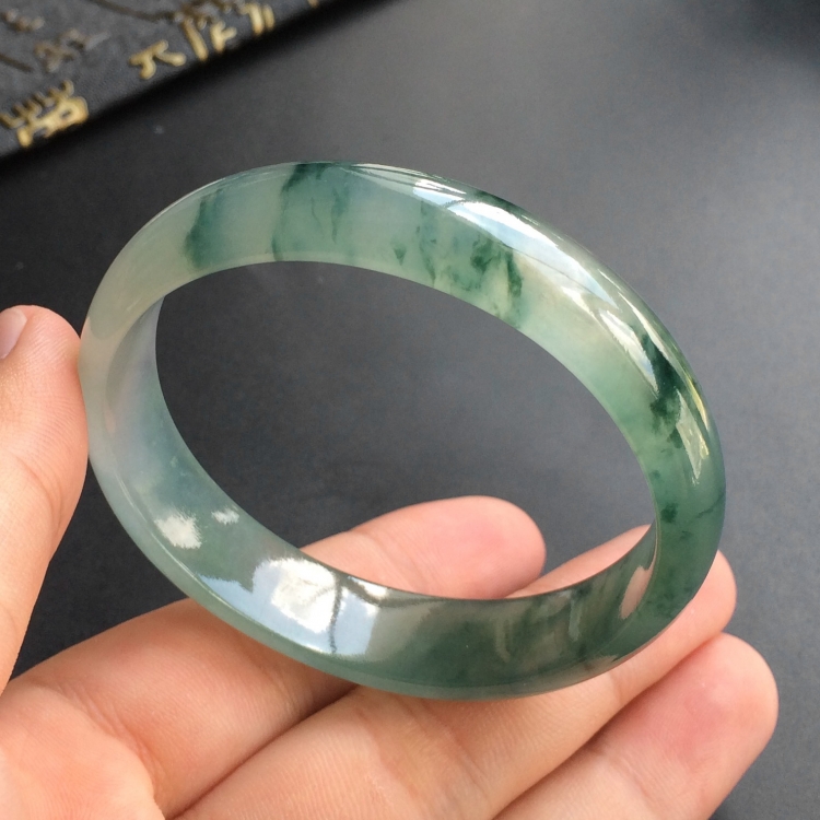 (超值推荐)冰种飘花贵妃镯(54.5mm-47.7mm)