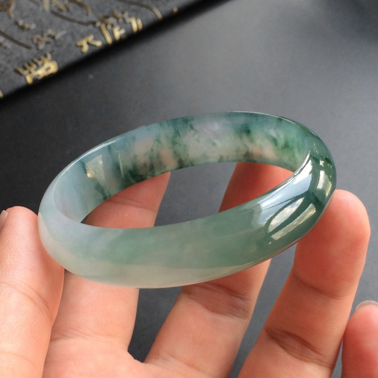(超值推荐)冰种飘花贵妃镯(54.5mm-47.7mm)