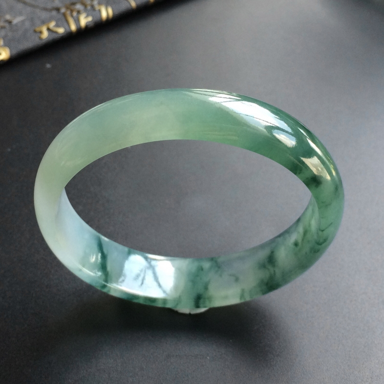(超值推荐)冰种飘花贵妃镯(54.5mm-47.7mm)