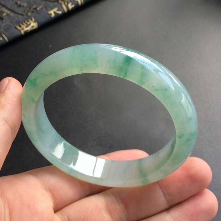 (超值推荐)糯冰种飘花手镯(57.4mm)