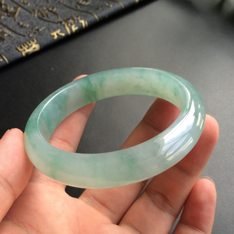 (超值推荐)糯冰种飘花手镯(57.4mm)