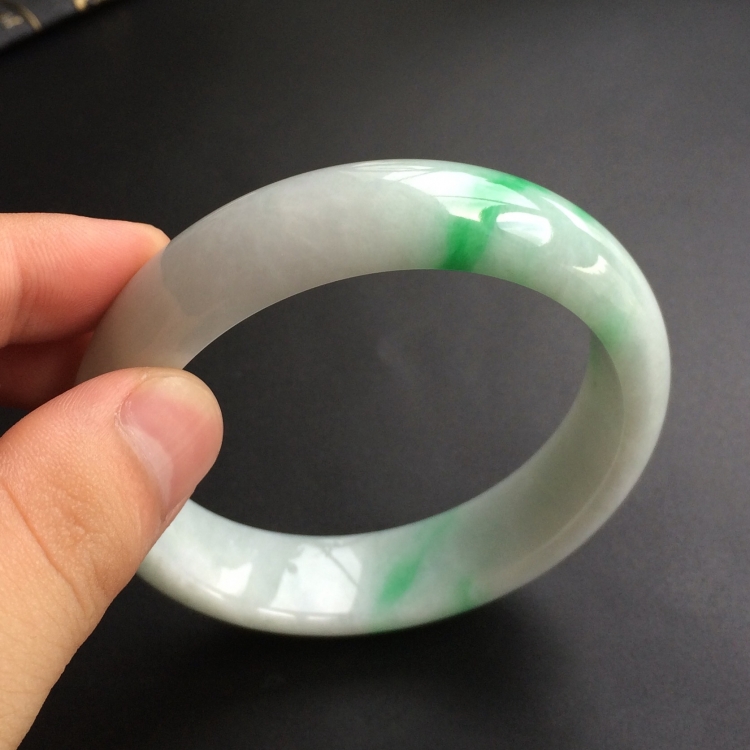 (超值推荐)糯冰种飘翠手镯(58.5mm)