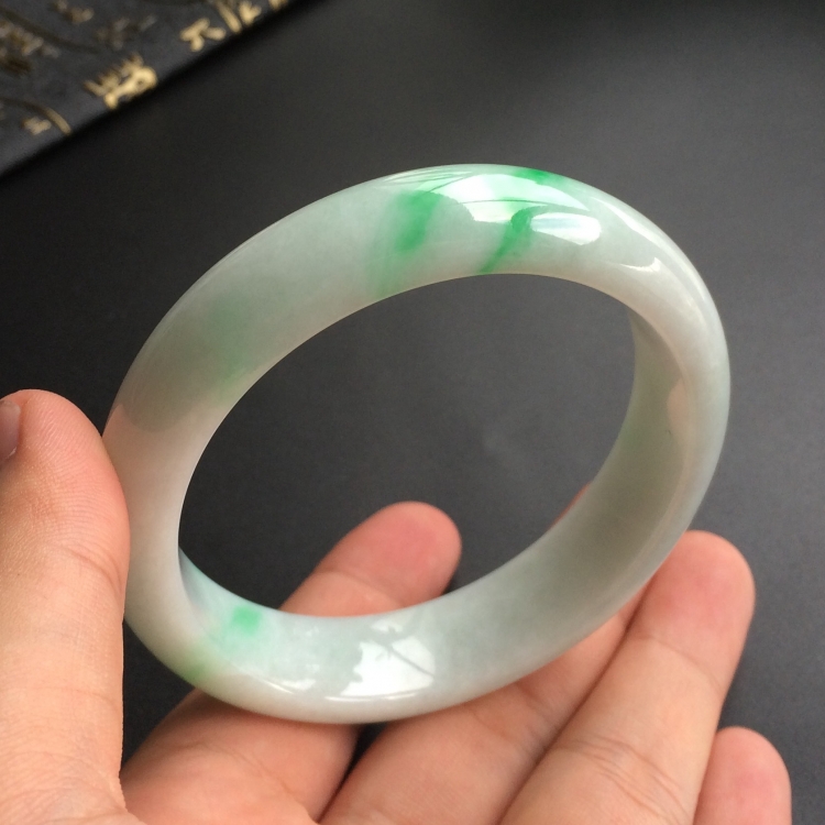 (超值推荐)糯冰种飘翠手镯(58.5mm)