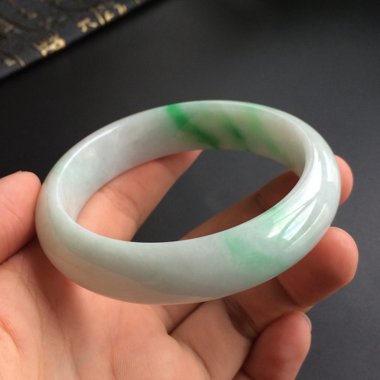 (超值推荐)糯冰种飘翠手镯(58.5mm)