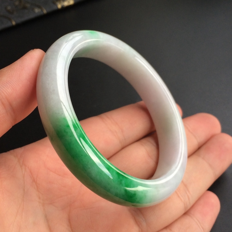 (超值推荐)糯冰种飘翠手镯(56.8mm)