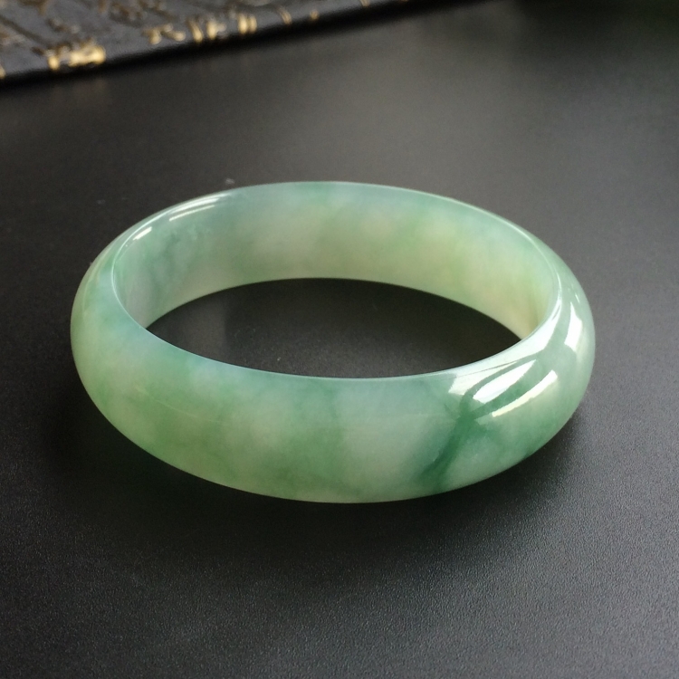 (超值推荐)糯冰种飘花贵妃镯(53.8mm-49.7mm)