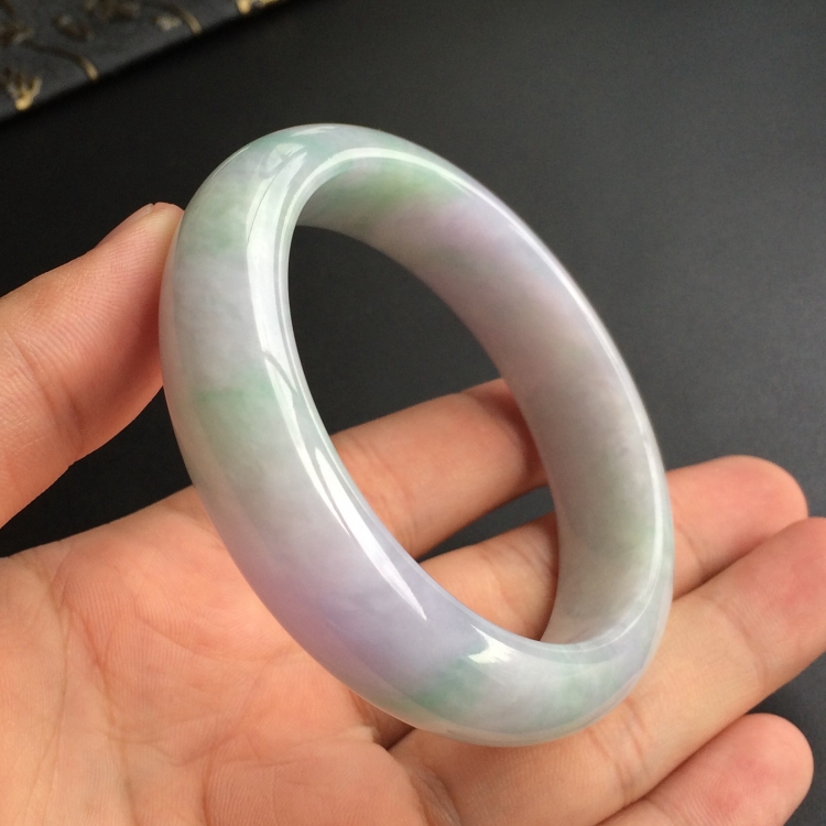 (超值推荐)糯冰种春带彩手镯(56.7mm)