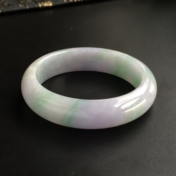 (超值推荐)糯冰种春带彩手镯(56.7mm)