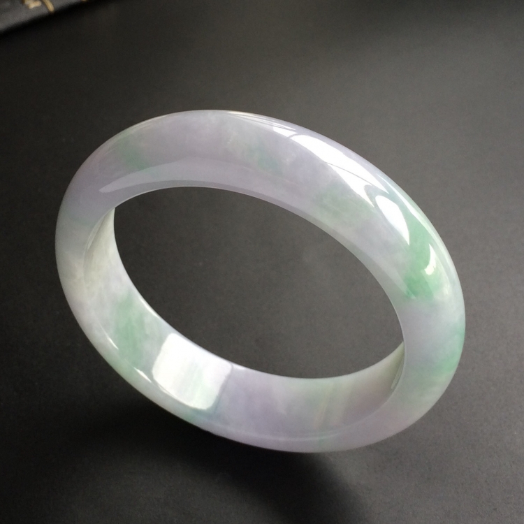 (超值推荐)糯冰种春带彩手镯(56.7mm)