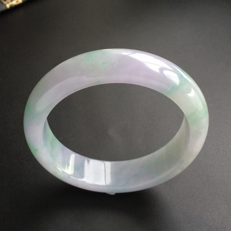 (超值推荐)糯冰种春带彩手镯(56.7mm)