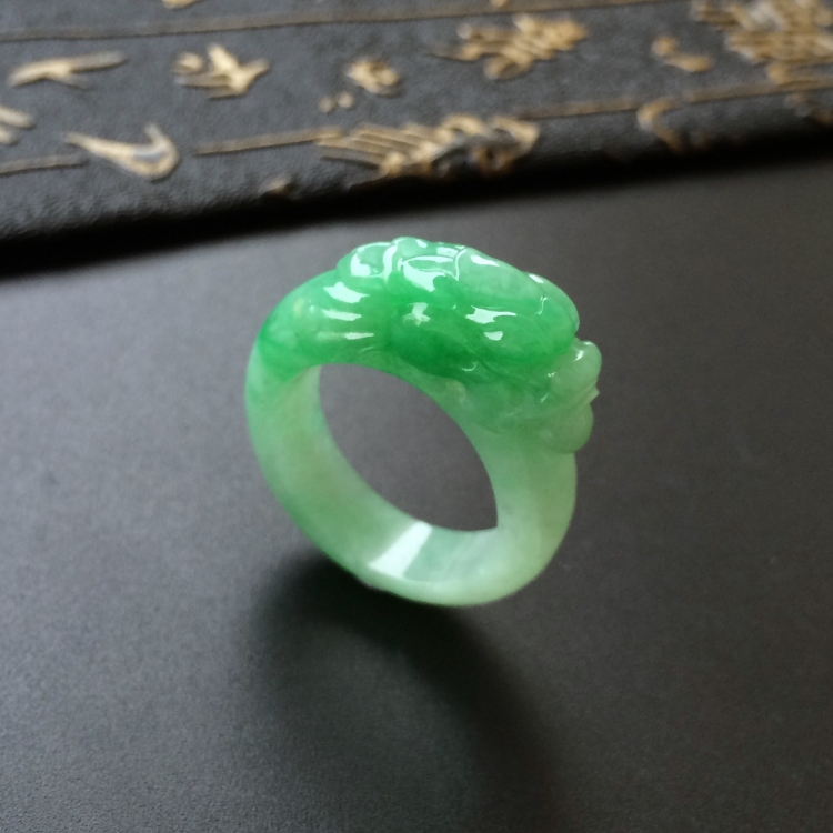 (超值推荐)糯冰种翠色龙头戒指