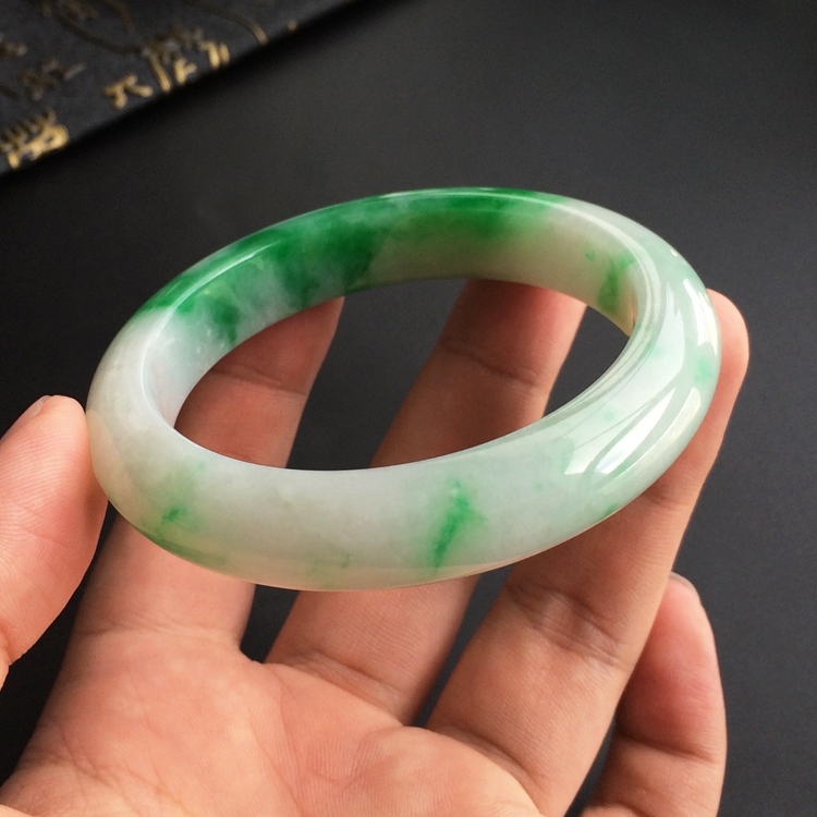 (超值推荐)糯冰种飘翠手镯(55.2mm)