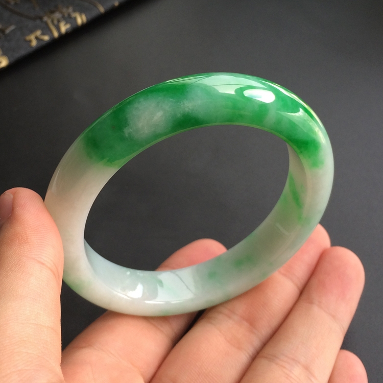 (超值推荐)糯冰种飘翠手镯(55.2mm)