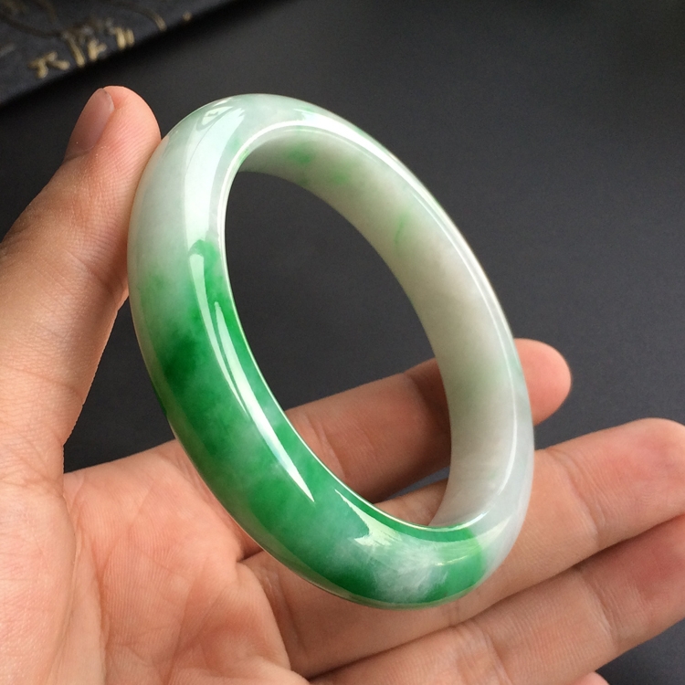 (超值推荐)糯冰种飘翠手镯(55.2mm)