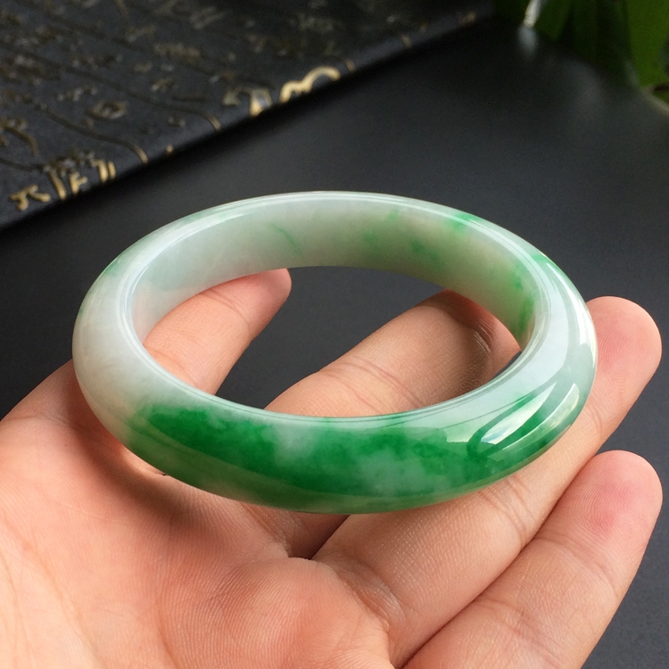 (超值推荐)糯冰种飘翠手镯(55.2mm)