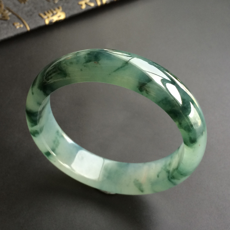 (超值推荐)冰种飘花手镯(55mm)