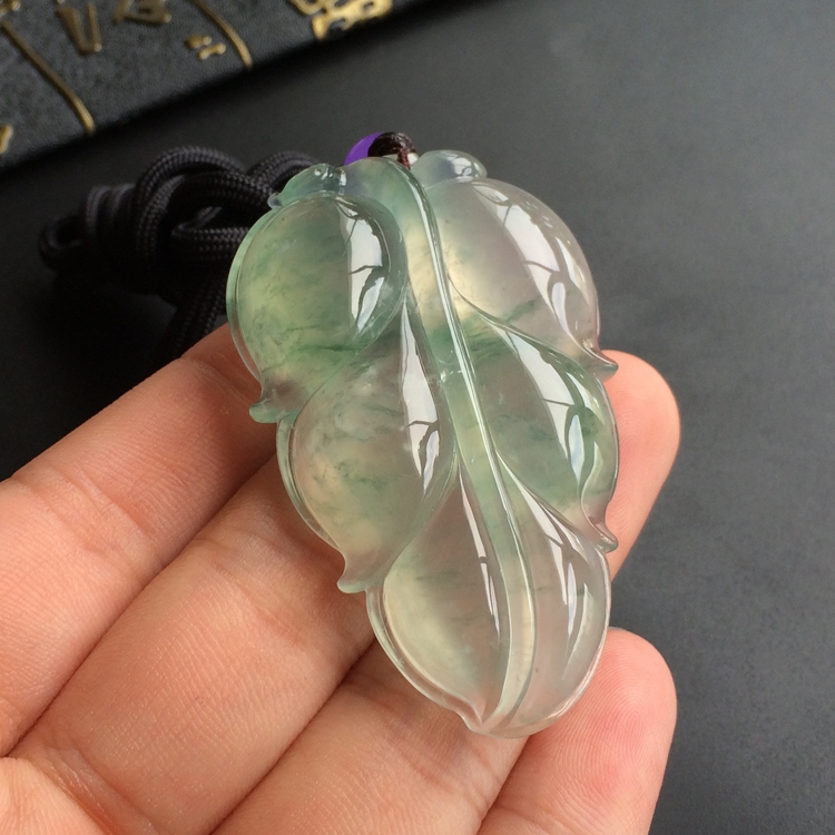 (超值推荐)冰种飘花玉叶挂件