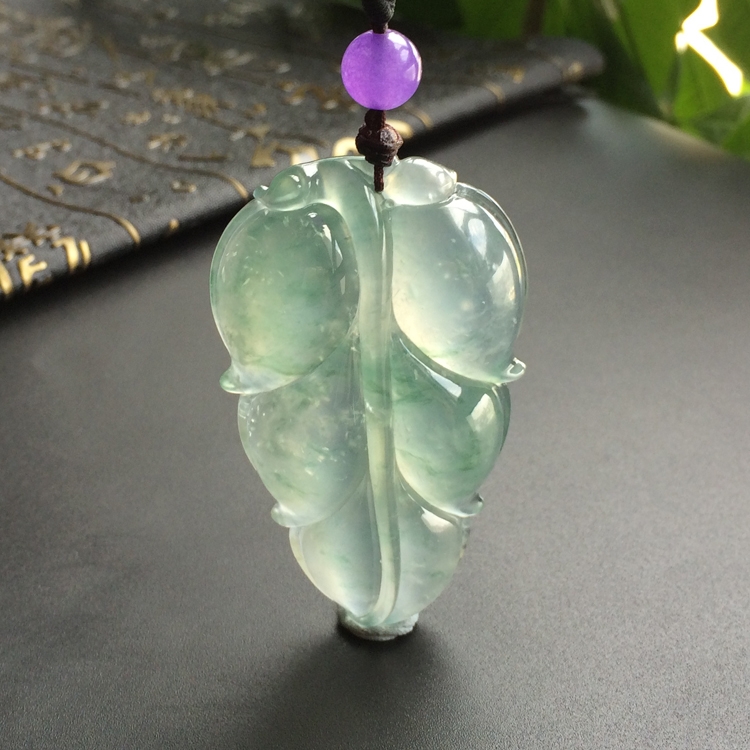 (超值推荐)冰种飘花玉叶挂件