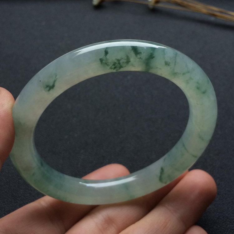 （超值推荐）糯冰种飘花圆条手镯（55.3mm）