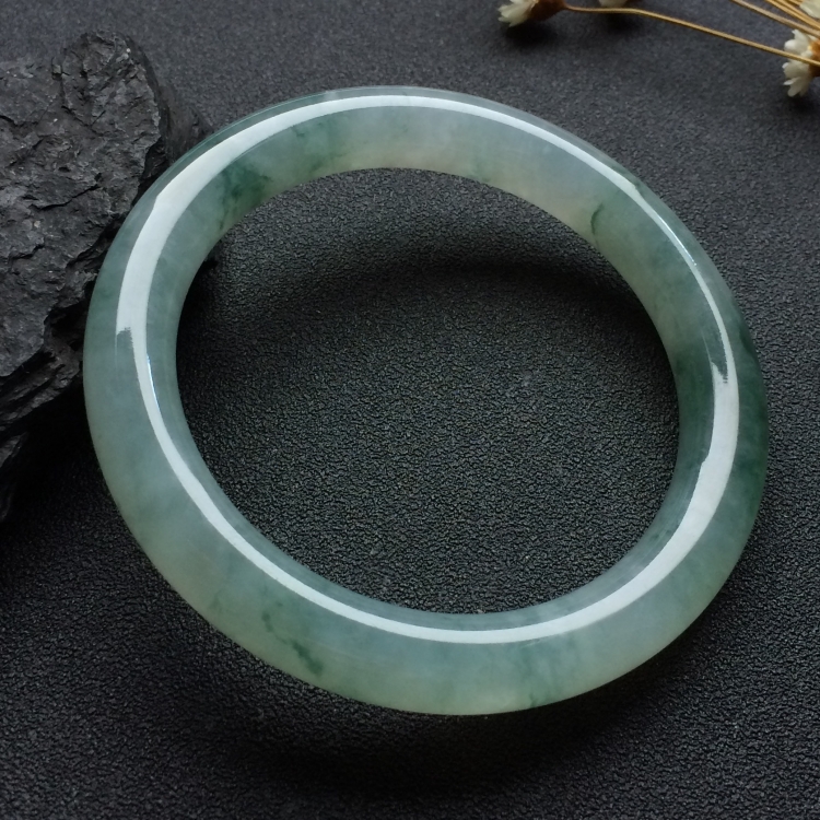 （超值推荐）糯冰种飘花圆条手镯（55.3mm）