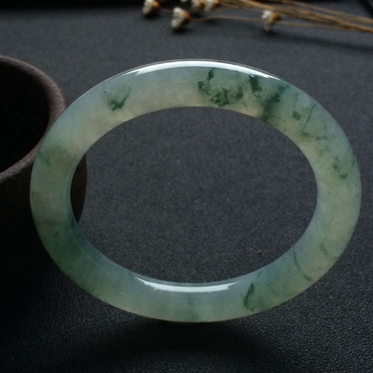 （超值推荐）糯冰种飘花圆条手镯（55.3mm）