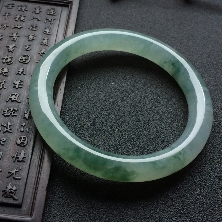 （超值推荐）糯冰种飘花圆条手镯（55.3mm）