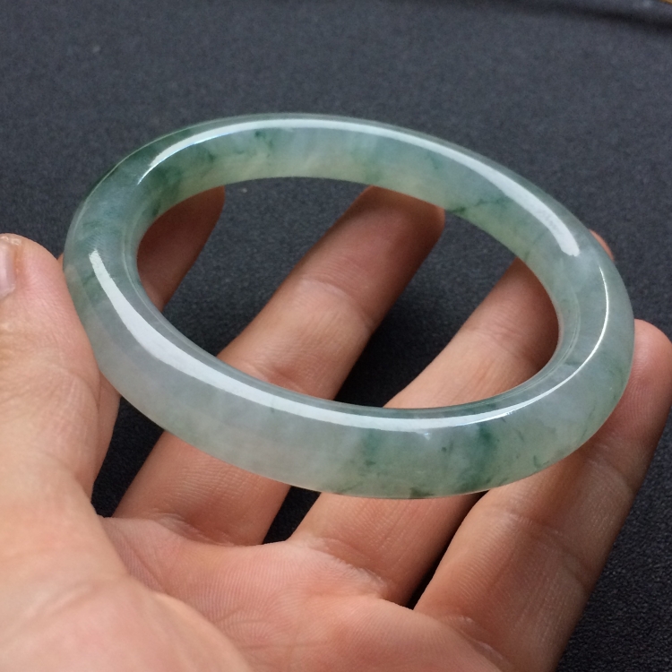（超值推荐）糯冰种飘花圆条手镯（55.3mm）