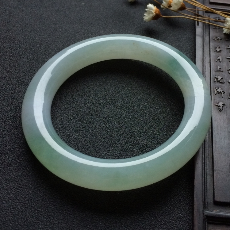 （超值推荐）糯冰种晴水圆条手镯（54mm）