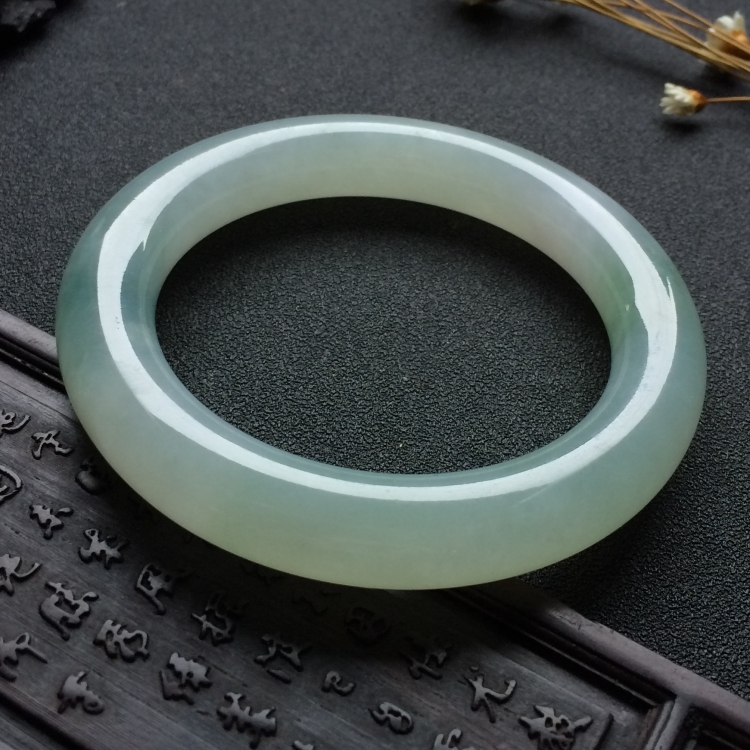 （超值推荐）糯冰种晴水圆条手镯（54mm）