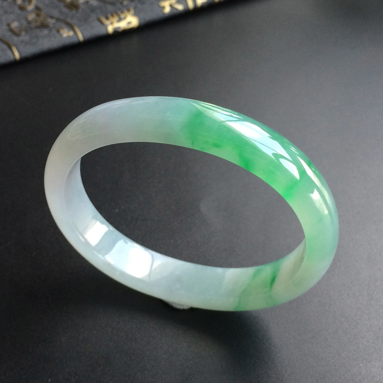 (超值推荐)糯冰种飘翠贵妃镯(54mm-45.8mm)