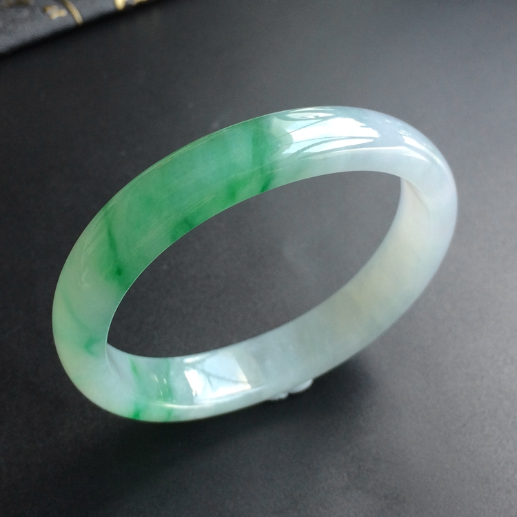 (超值推荐)糯冰种飘翠贵妃镯(54mm-45.8mm)