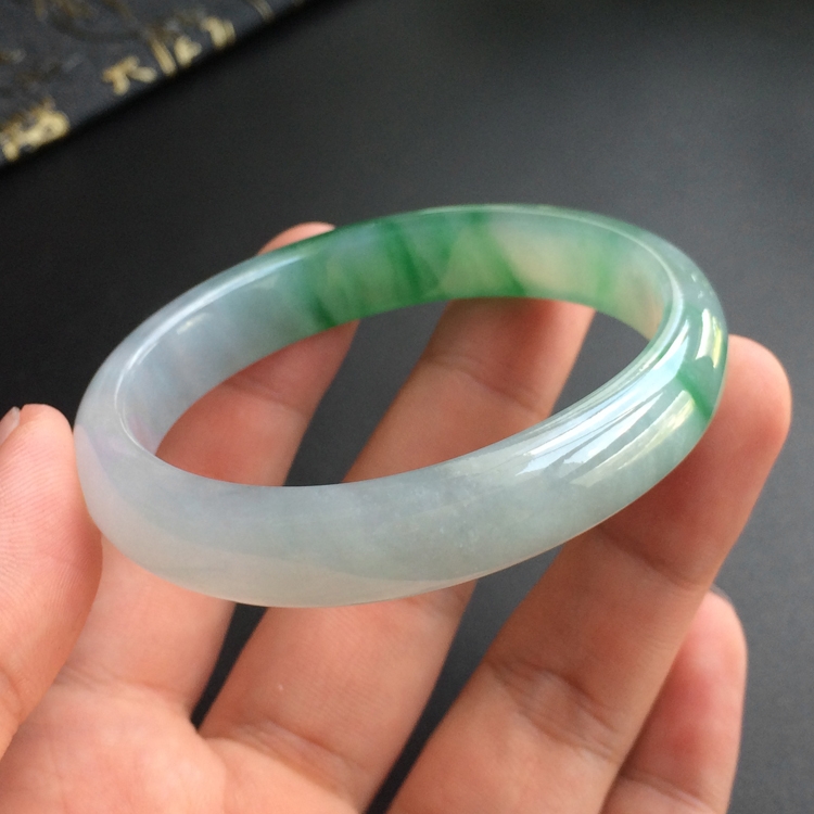 (超值推荐)糯冰种飘翠贵妃镯(54mm-45.8mm)