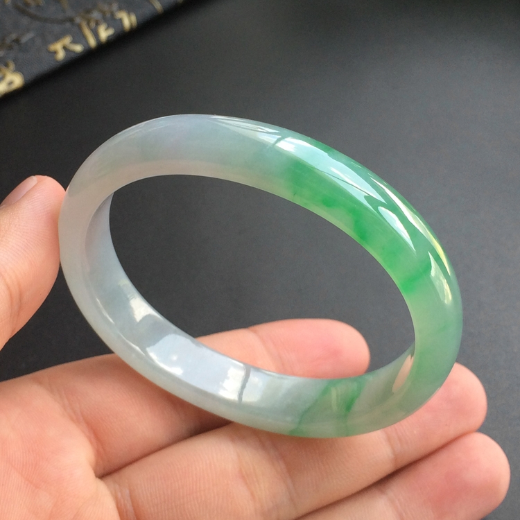 (超值推荐)糯冰种飘翠贵妃镯(54mm-45.8mm)