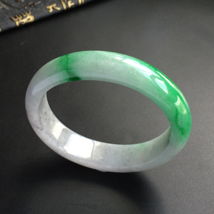 (超值推荐)糯冰种飘翠贵妃镯(54.2mm-47.6mm)
