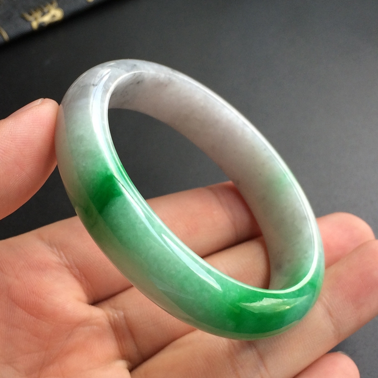 (超值推荐)糯冰种飘翠贵妃镯(54.2mm-47.6mm)