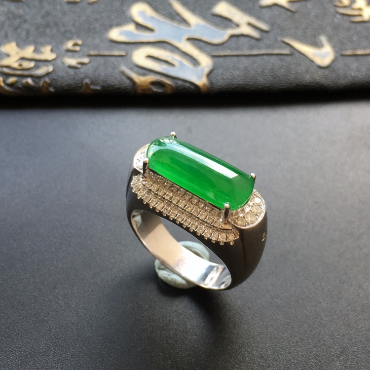 (超值推荐)冰种阳绿镶白金钻石马鞍戒指