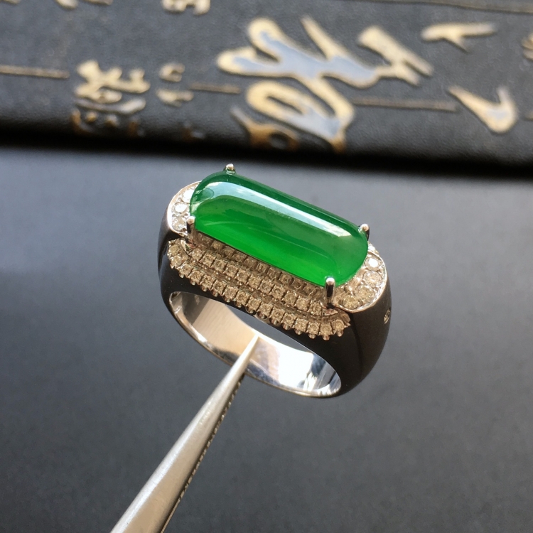 (超值推荐)冰种阳绿镶白金钻石马鞍戒指